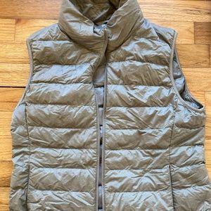 Uniqlo Light Grey Ultralight Puffy Vest